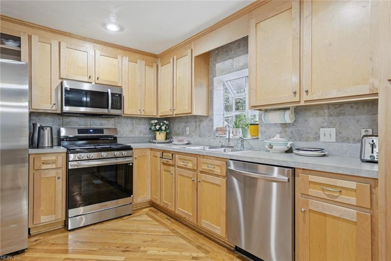 Photo 13 of 50 residential for sale in Norfolk virginia