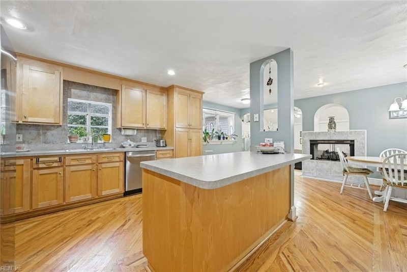 Photo 9 of 50 residential for sale in Norfolk virginia