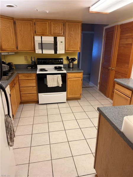 Photo 4 of 11 residential for sale in Virginia Beach virginia