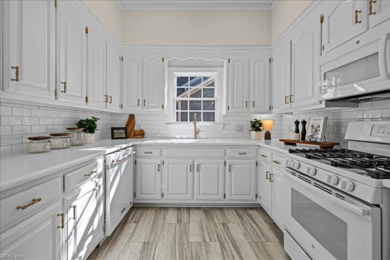Photo 15 of 48 residential for sale in Hampton virginia