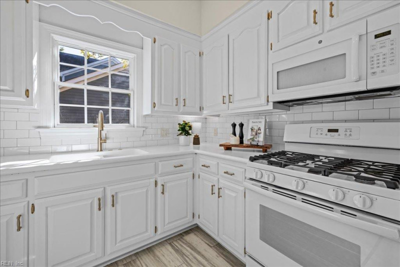 Photo 16 of 48 residential for sale in Hampton virginia
