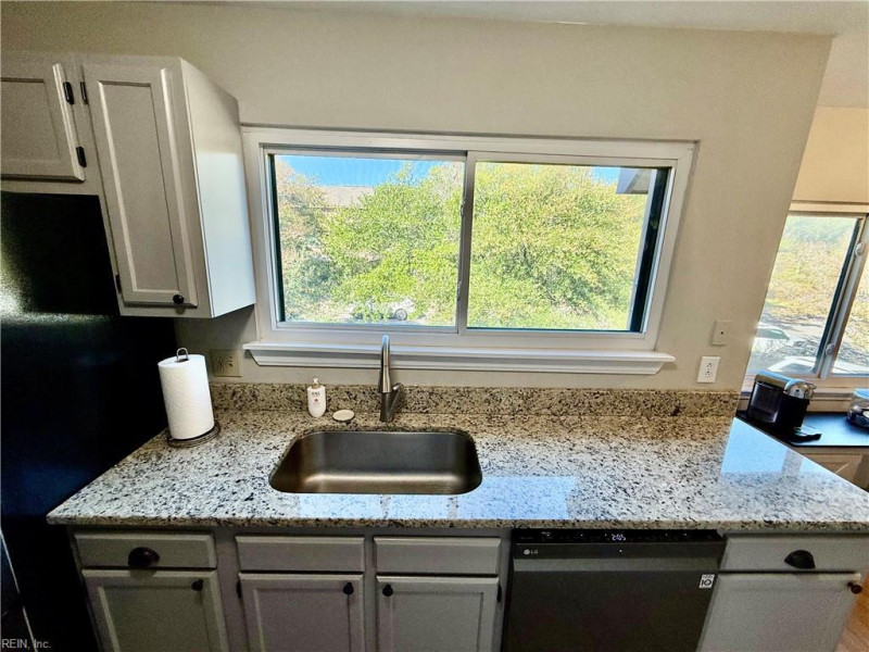 Photo 11 of 30 residential for sale in Virginia Beach virginia