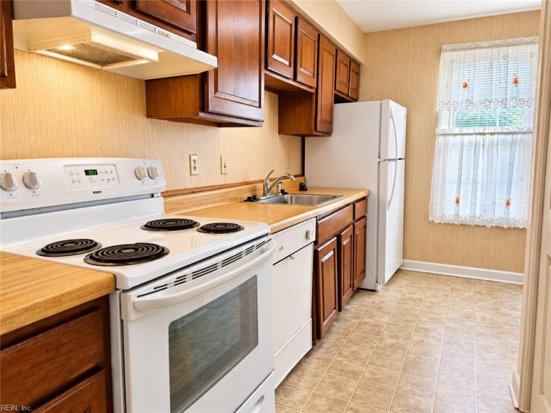 Photo 4 of 14 residential for sale in Chesapeake virginia Photo 4 of 14 residential for sale in Chesapeake virginia