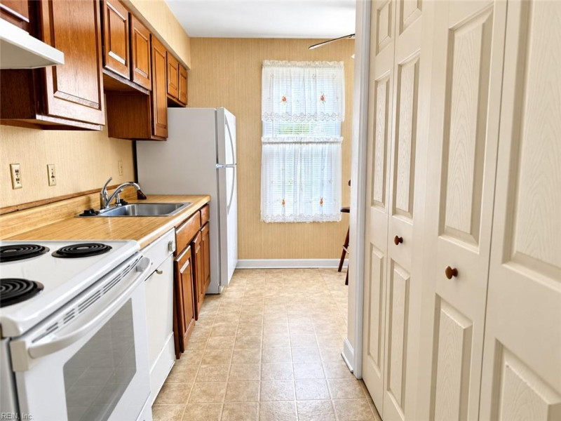 Photo 5 of 14 residential for sale in Chesapeake virginia Photo 5 of 14 residential for sale in Chesapeake virginia