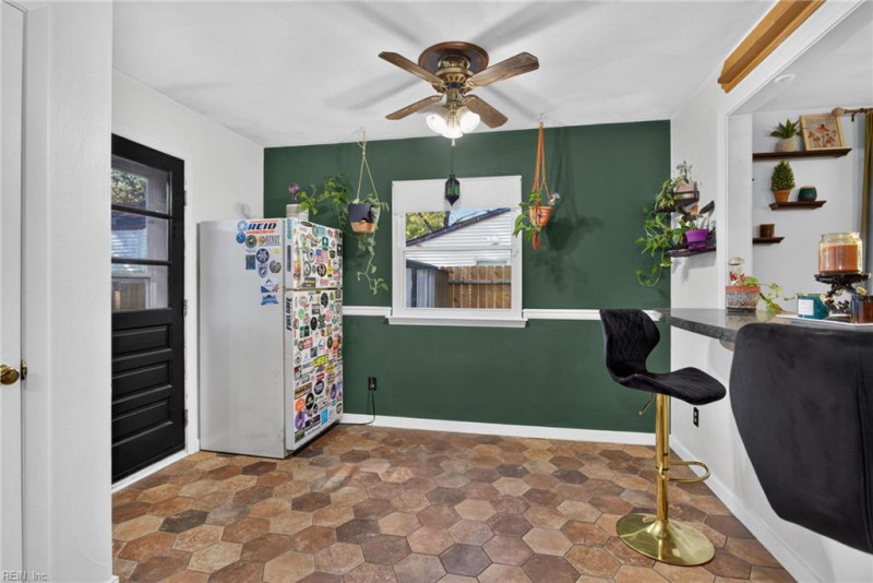 Photo 10 of 41 residential for sale in Chesapeake virginia