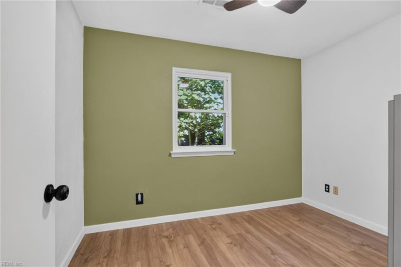 Photo 11 of 41 residential for sale in Chesapeake virginia