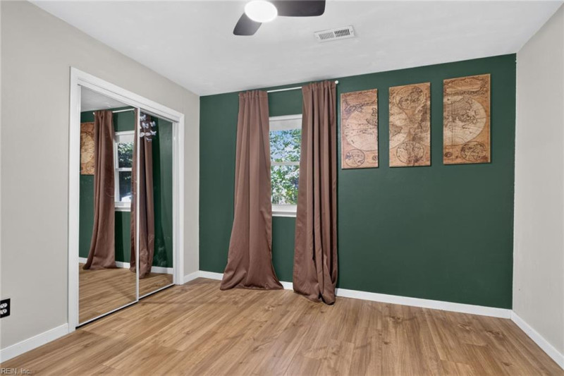 Photo 16 of 41 residential for sale in Chesapeake virginia
