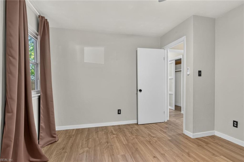 Photo 17 of 41 residential for sale in Chesapeake virginia