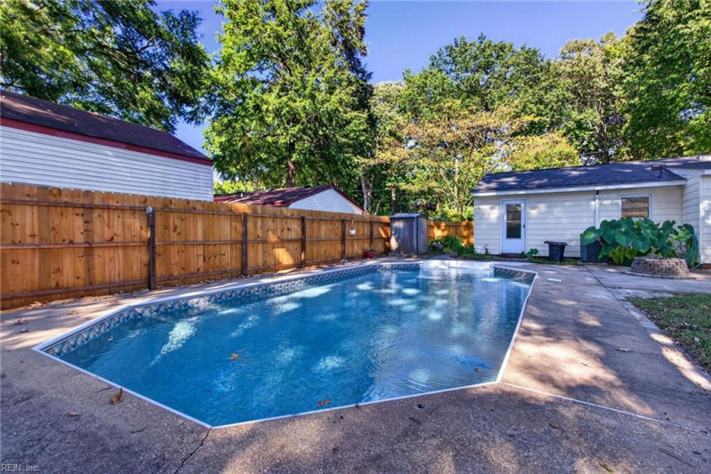 Photo 2 of 41 residential for sale in Chesapeake virginia