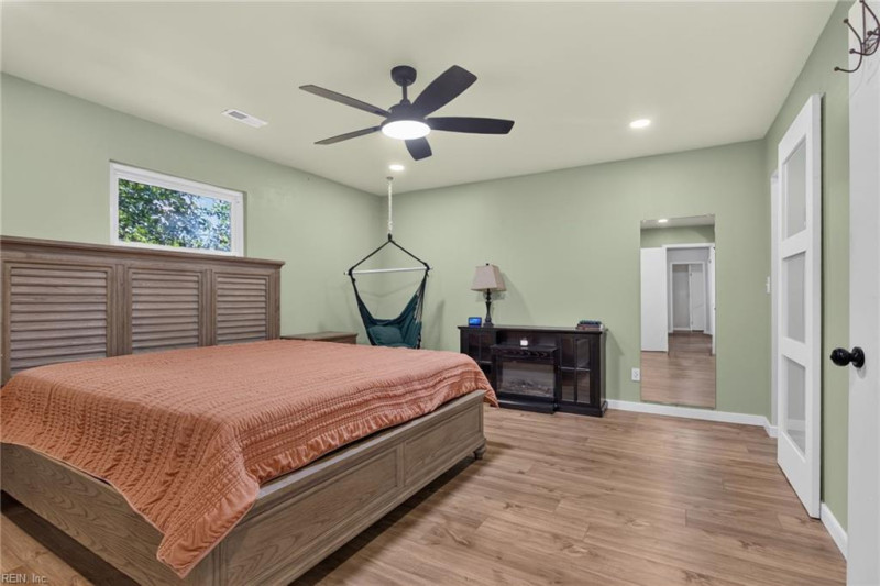 Photo 21 of 41 residential for sale in Chesapeake virginia