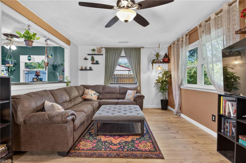 Photo 4 of 41 residential for sale in Chesapeake virginia