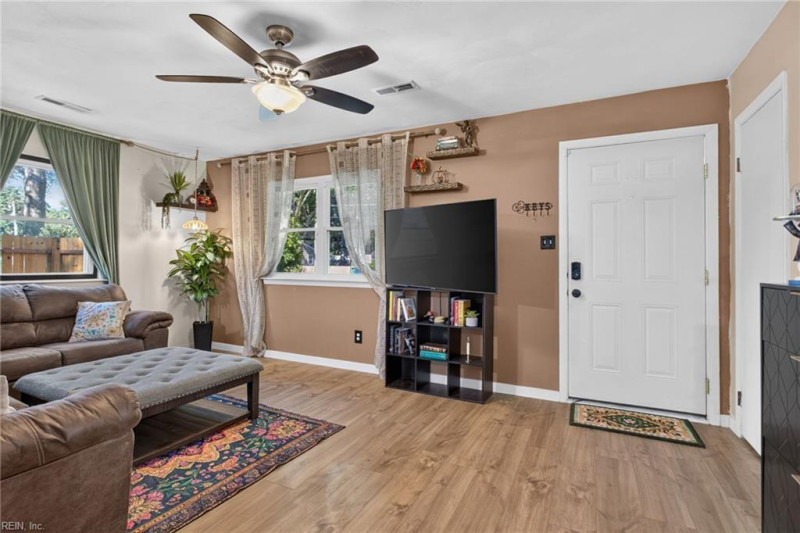 Photo 5 of 41 residential for sale in Chesapeake virginia