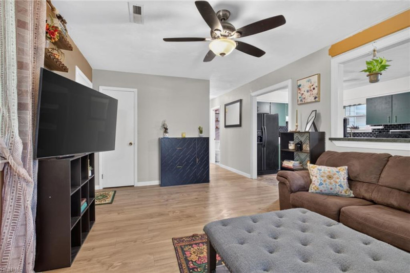 Photo 6 of 41 residential for sale in Chesapeake virginia