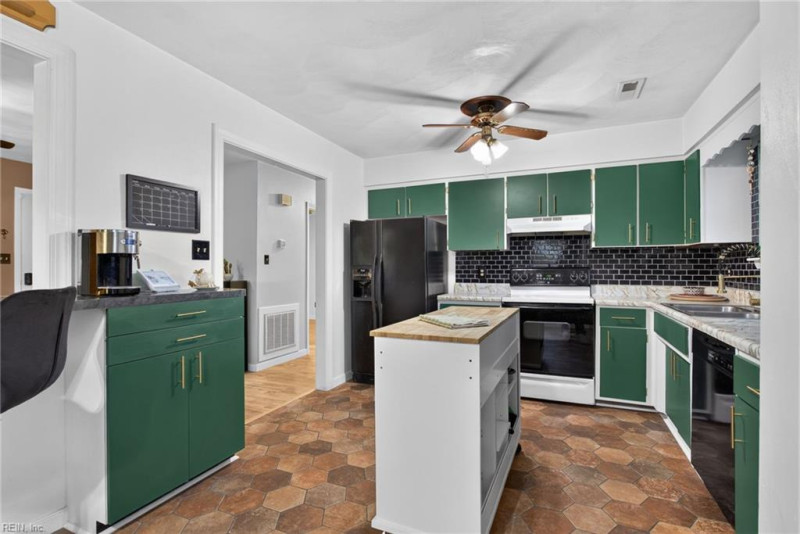 Photo 9 of 41 residential for sale in Chesapeake virginia
