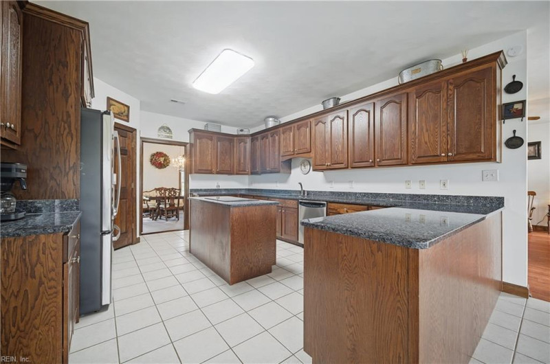 Photo 11 of 33 residential for sale in Currituck County virginia