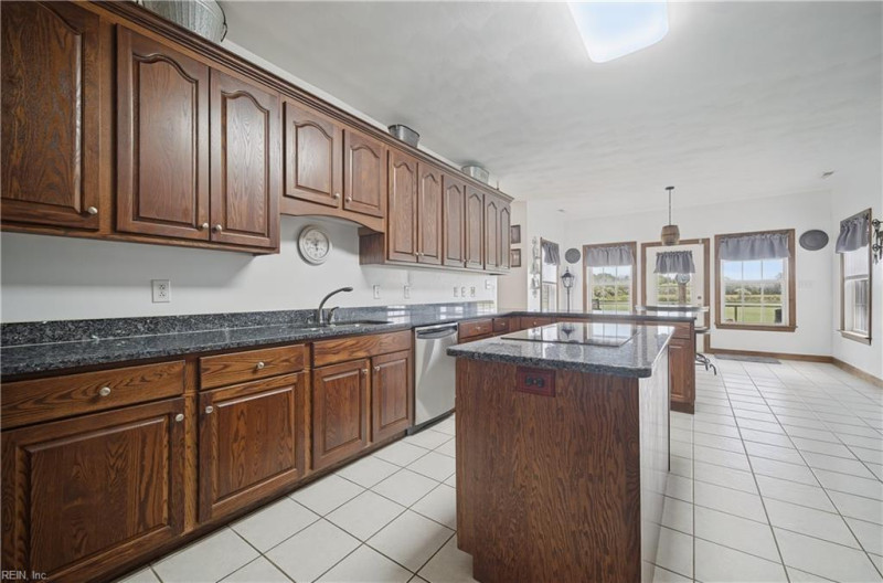 Photo 14 of 33 residential for sale in Currituck County virginia