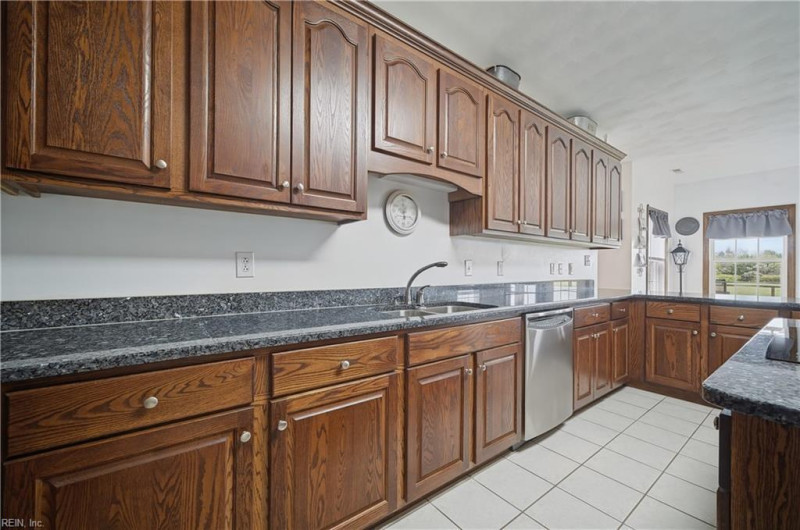 Photo 16 of 33 residential for sale in Currituck County virginia