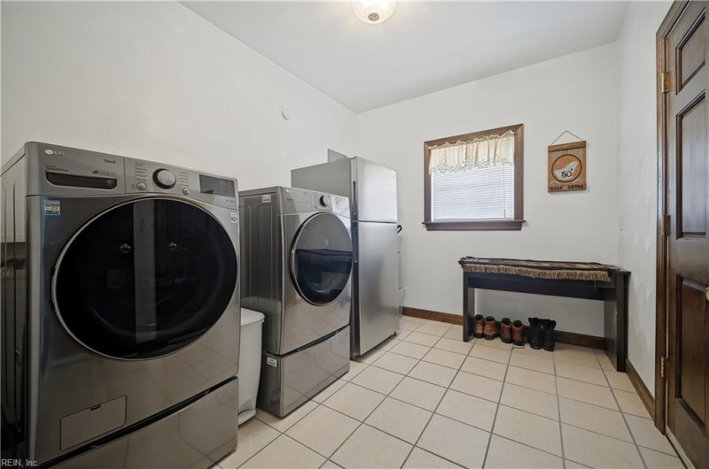 Photo 20 of 33 residential for sale in Currituck County virginia