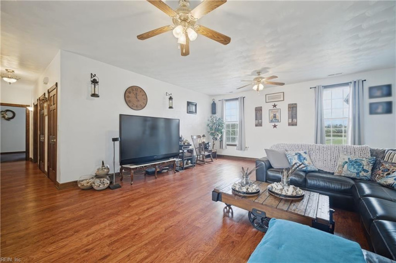 Photo 6 of 33 residential for sale in Currituck County virginia