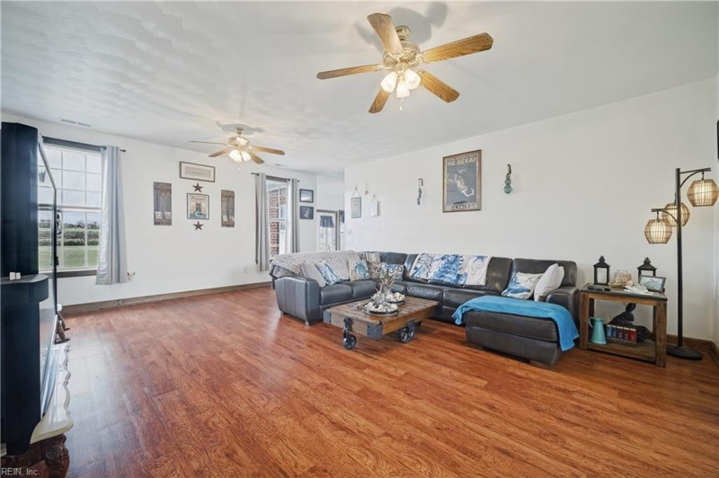 Photo 7 of 33 residential for sale in Currituck County virginia