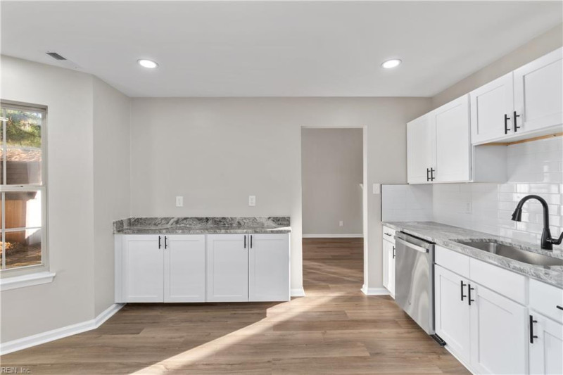 Photo 20 of 36 residential for sale in Virginia Beach virginia