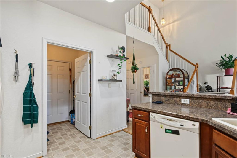 Photo 14 of 35 residential for sale in Chesapeake virginia