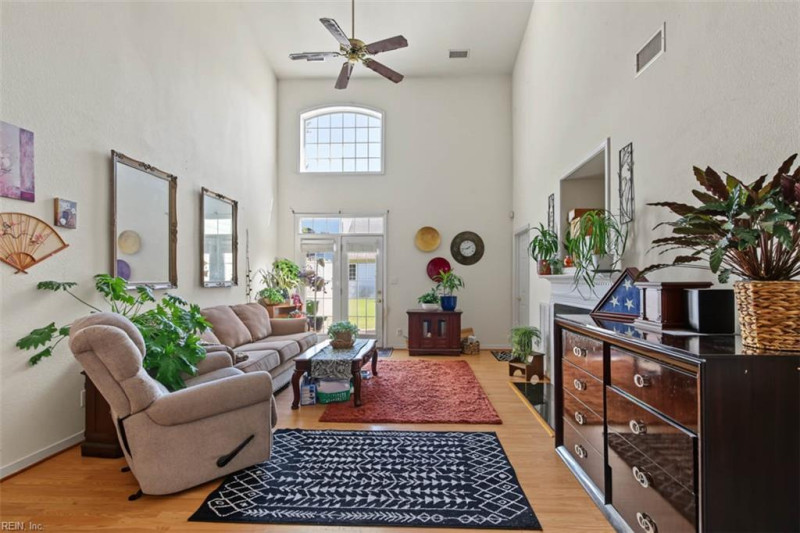 Photo 7 of 35 residential for sale in Chesapeake virginia
