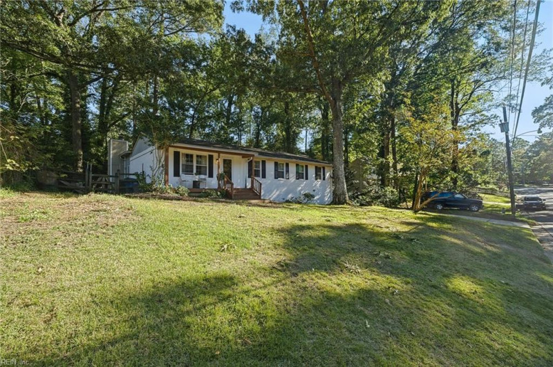 Photo 2 of 33 residential for sale in James City County virginia