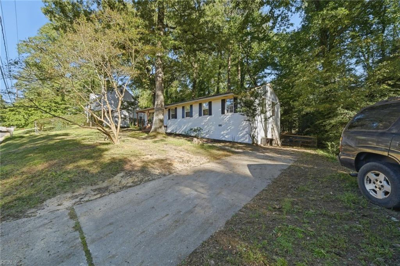Photo 4 of 33 residential for sale in James City County virginia