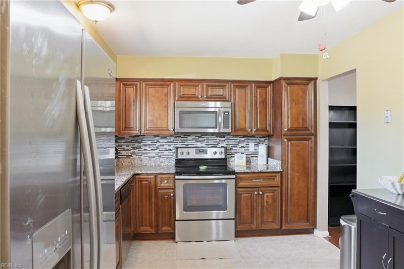 Photo 4 of 34 residential for sale in Virginia Beach virginia