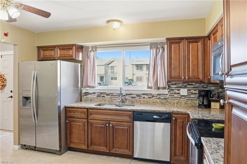 Photo 5 of 34 residential for sale in Virginia Beach virginia