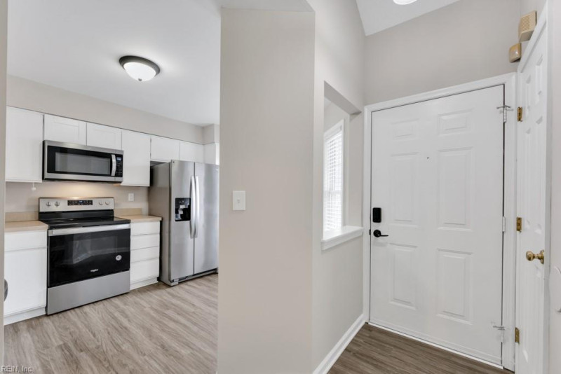 Photo 4 of 30 residential for sale in Virginia Beach virginia