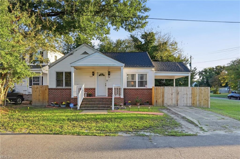 Photo 1 of 31 residential for sale in Portsmouth virginia