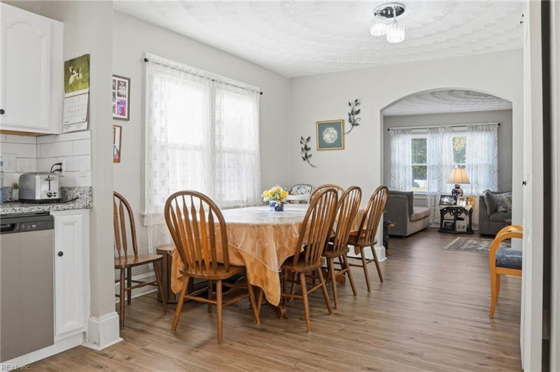Photo 10 of 31 residential for sale in Portsmouth virginia