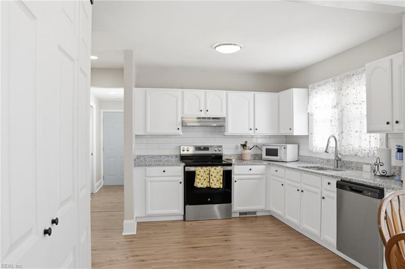 Photo 11 of 31 residential for sale in Portsmouth virginia