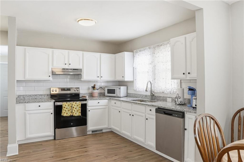 Photo 12 of 31 residential for sale in Portsmouth virginia