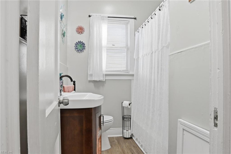 Photo 16 of 31 residential for sale in Portsmouth virginia