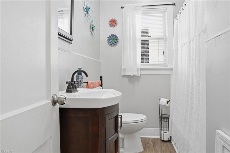 Photo 17 of 31 residential for sale in Portsmouth virginia