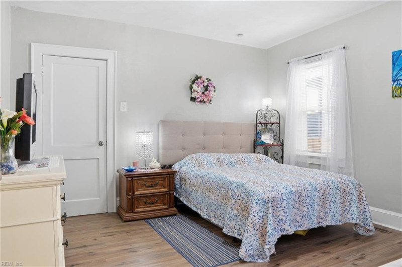 Photo 18 of 31 residential for sale in Portsmouth virginia