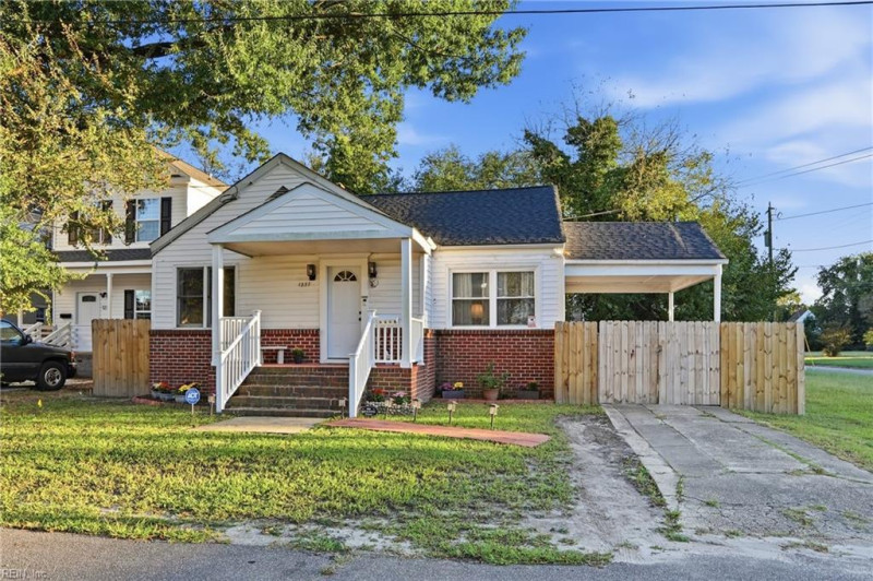 Photo 2 of 31 residential for sale in Portsmouth virginia
