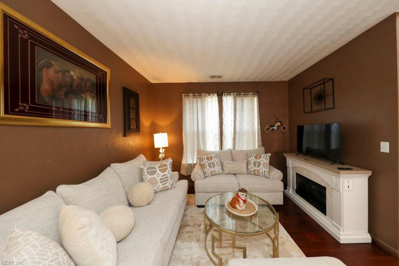 Photo 10 of 47 residential for sale in Chesapeake virginia