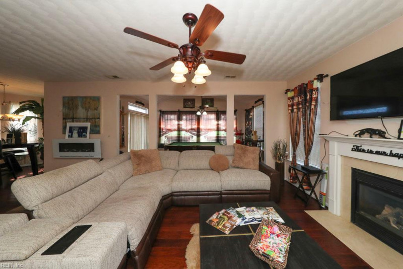 Photo 11 of 47 residential for sale in Chesapeake virginia