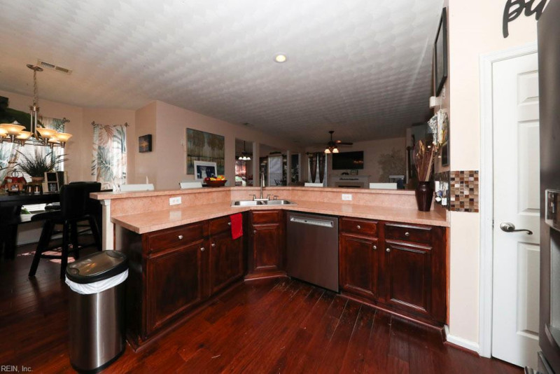 Photo 14 of 47 residential for sale in Chesapeake virginia