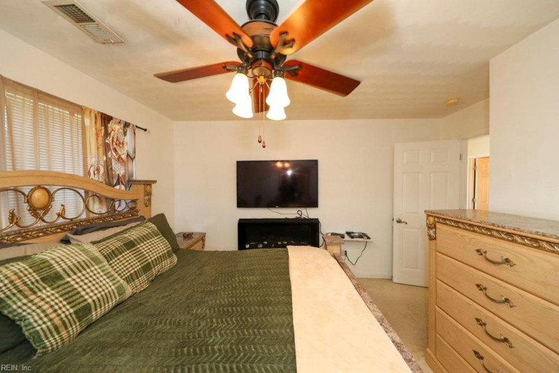 Photo 20 of 47 residential for sale in Chesapeake virginia
