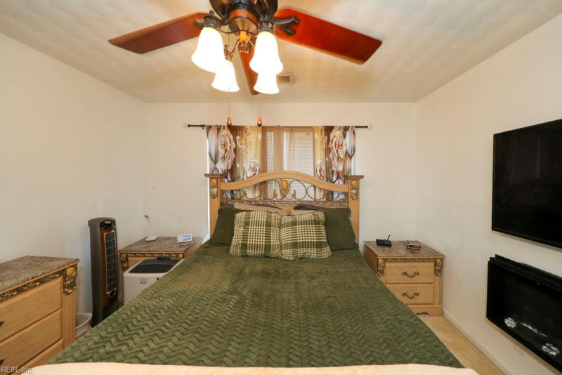Photo 21 of 47 residential for sale in Chesapeake virginia