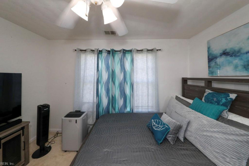 Photo 23 of 47 residential for sale in Chesapeake virginia