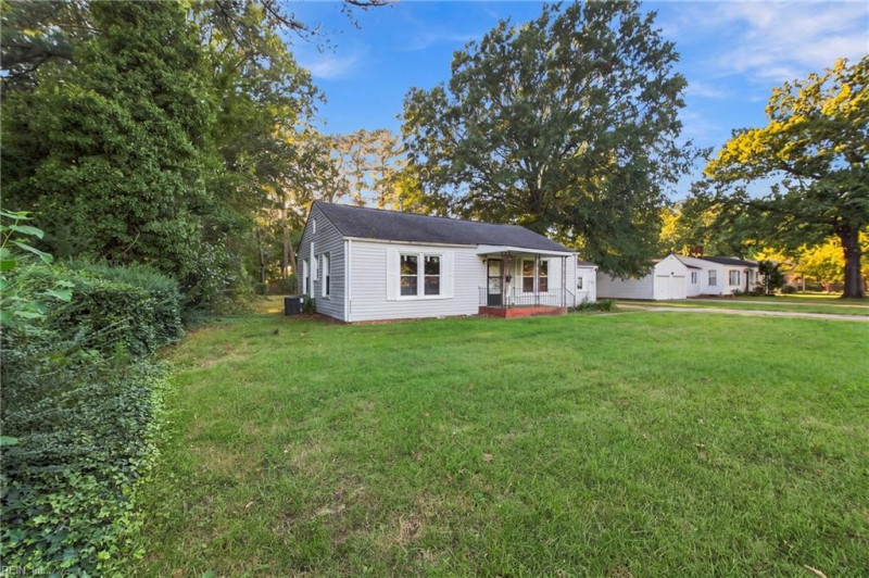 Photo 3 of 39 residential for sale in Norfolk virginia