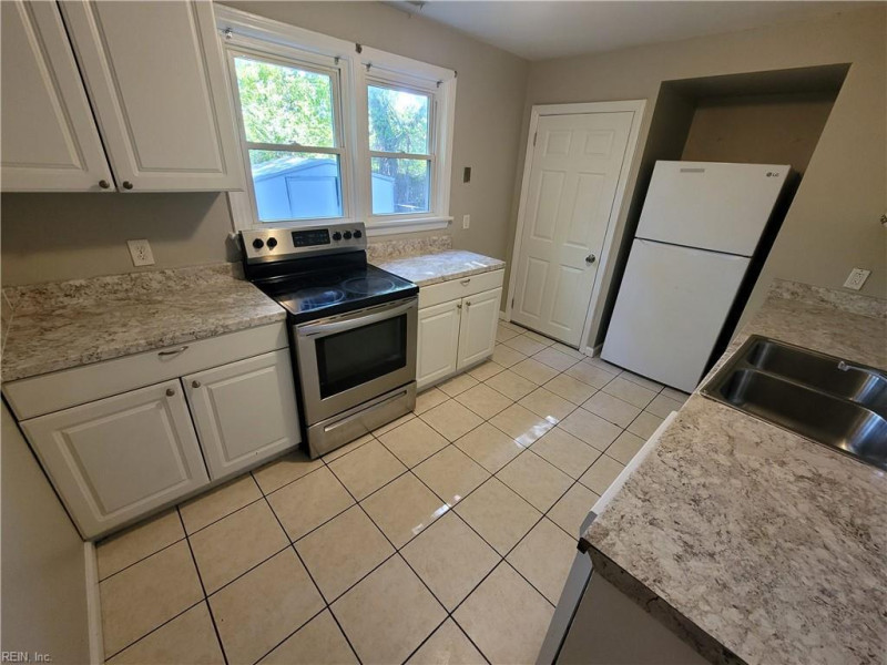 Photo 4 of 13 residential for sale in Norfolk virginia
