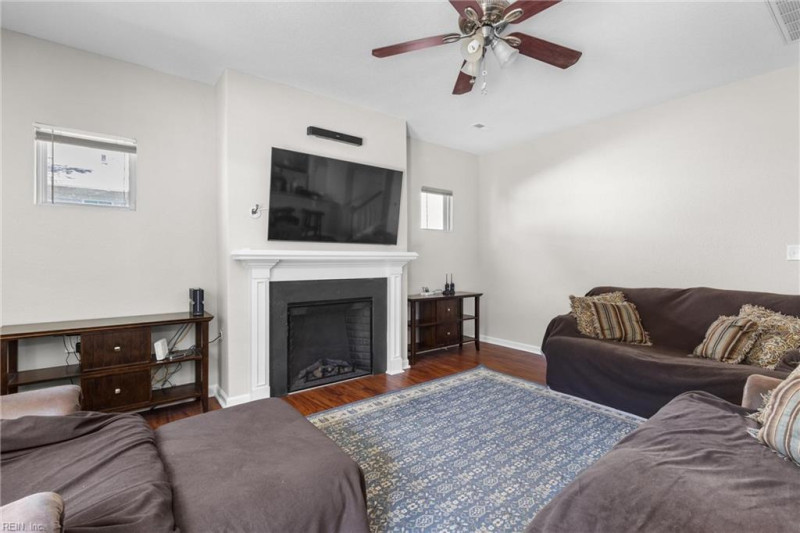 Photo 3 of 20 residential for sale in Chesapeake virginia