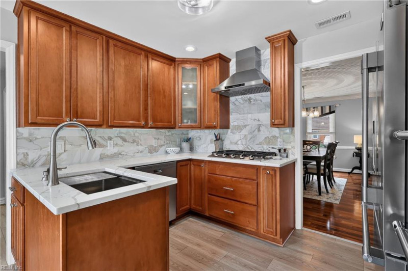 Photo 11 of 40 residential for sale in Chesapeake virginia